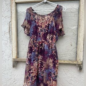 Floral dress, like new condition.